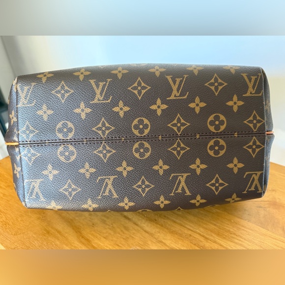 Louis Vuitton Monogram Turenne MM - Picture 3 of 15